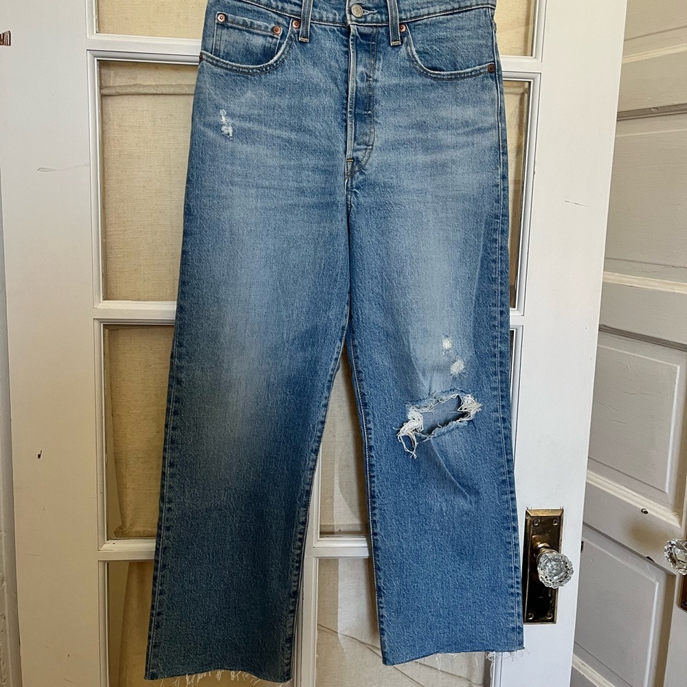 Levi’s Ribcage straight ankle cropped denim - size 27 - perfect condition